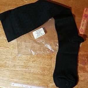 Black Knee High Closed Toe 15-20 mmHg Medium Stock 8101 New